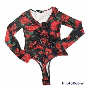 Pretty Little Thing all over floral print ruched bodysuit size 2